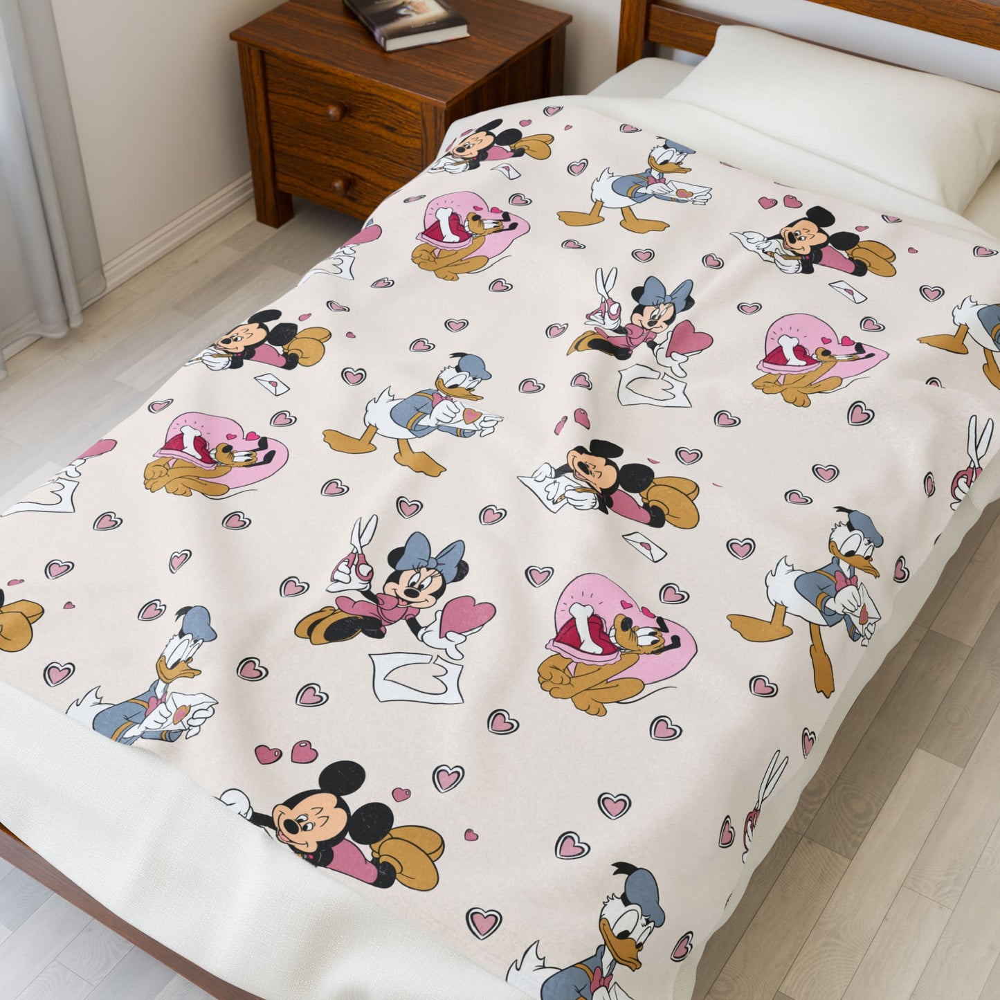 Mickey & Minnie Valentine Plush Blanket — Disney Cozy Velveteen Throw