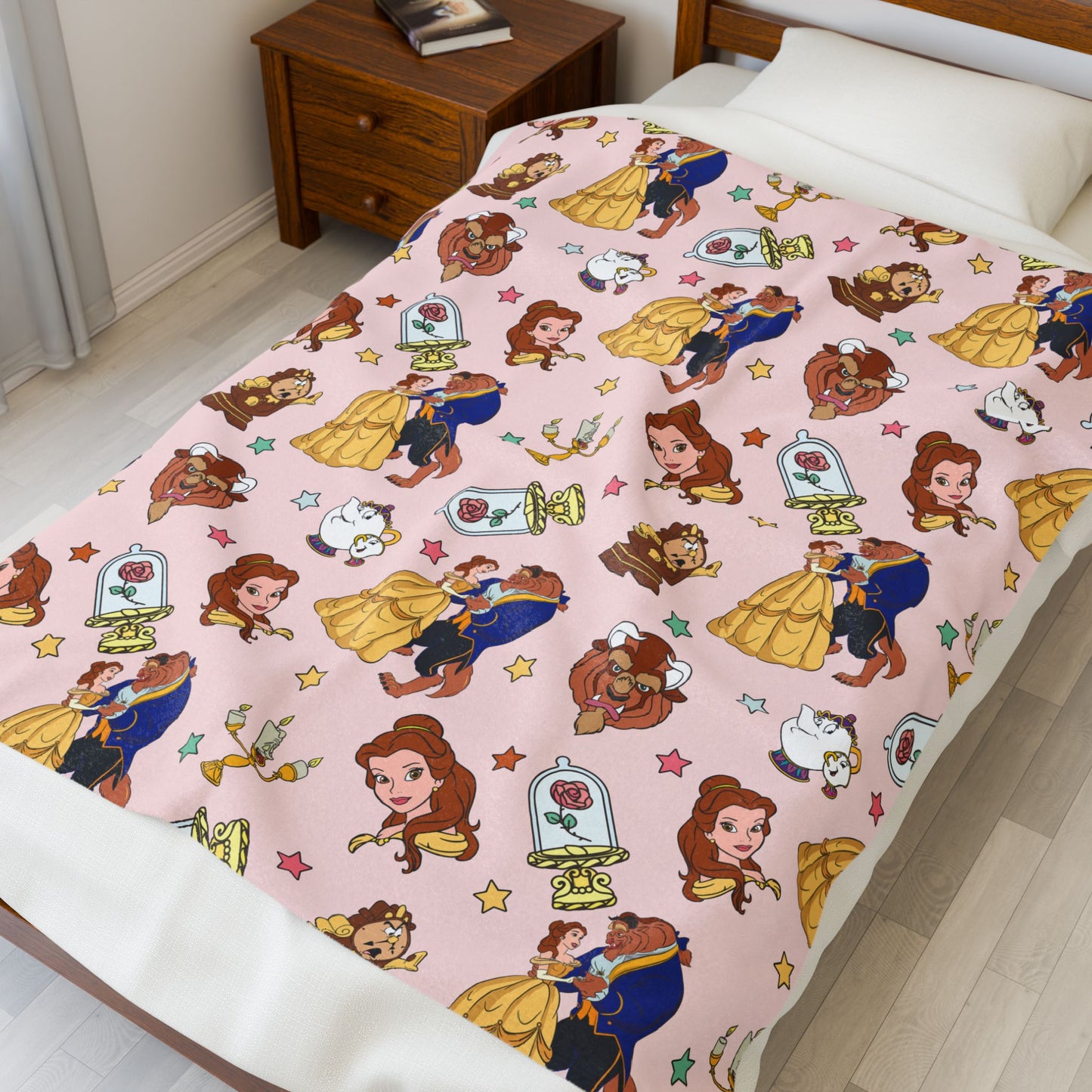 Princess Pattern Velveteen Plush Blanket — Pink Fairytale Characters Throw